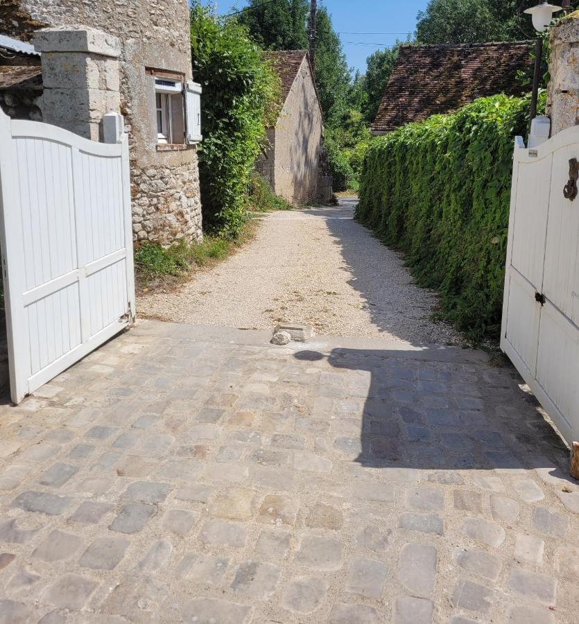 Gite De La Tour De Loire - 65 M2 Au Pied D'Une Tour De Gue Du 17Eme Siecle Mer Bagian luar foto