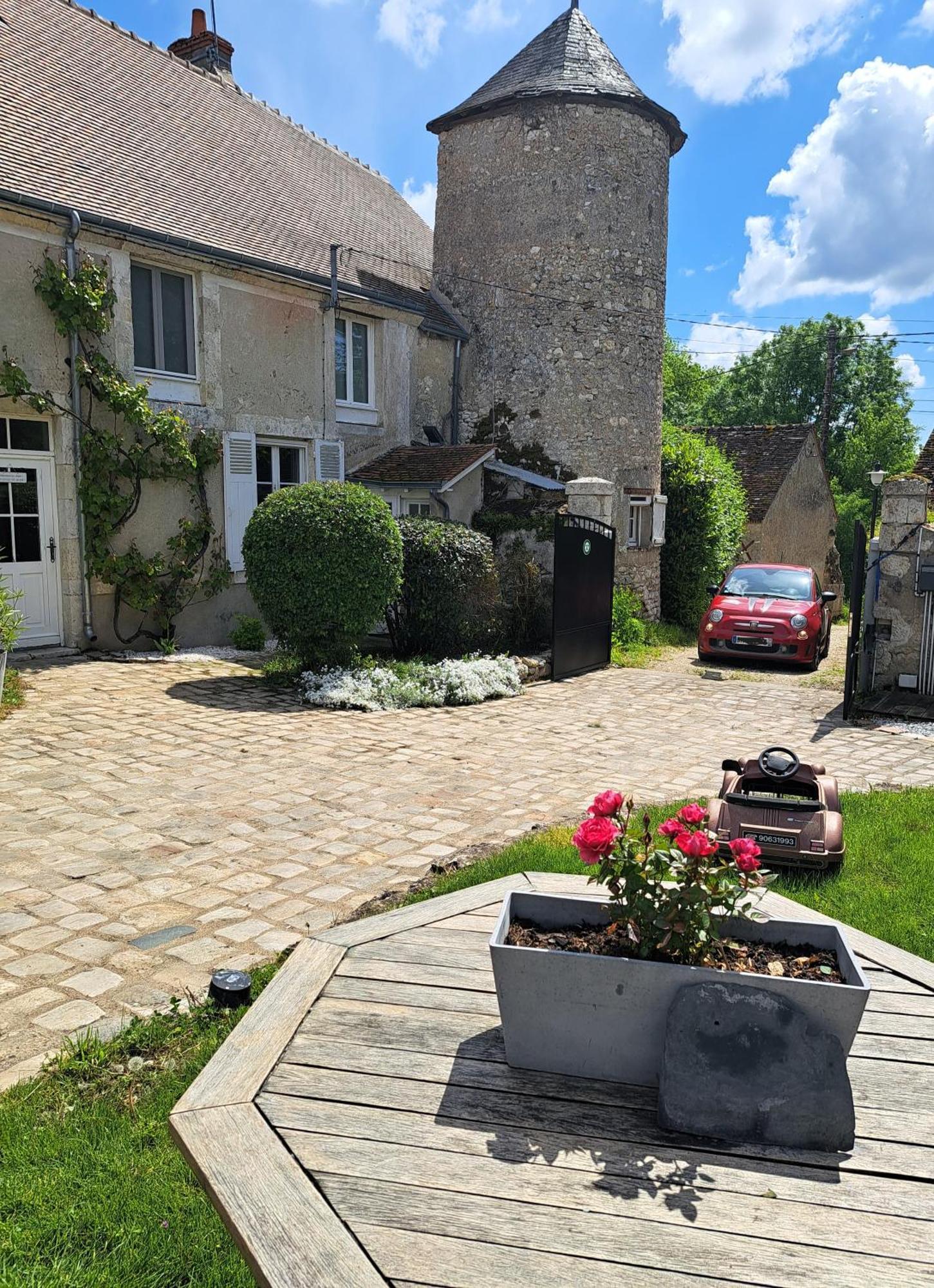 Gite De La Tour De Loire - 65 M2 Au Pied D'Une Tour De Gue Du 17Eme Siecle Mer Bagian luar foto